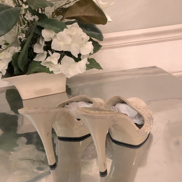 Beautiful Suede Embellished Heeled Sandals sz9-Very Comfortable-Anti-Slip. - Picture 4 of 6